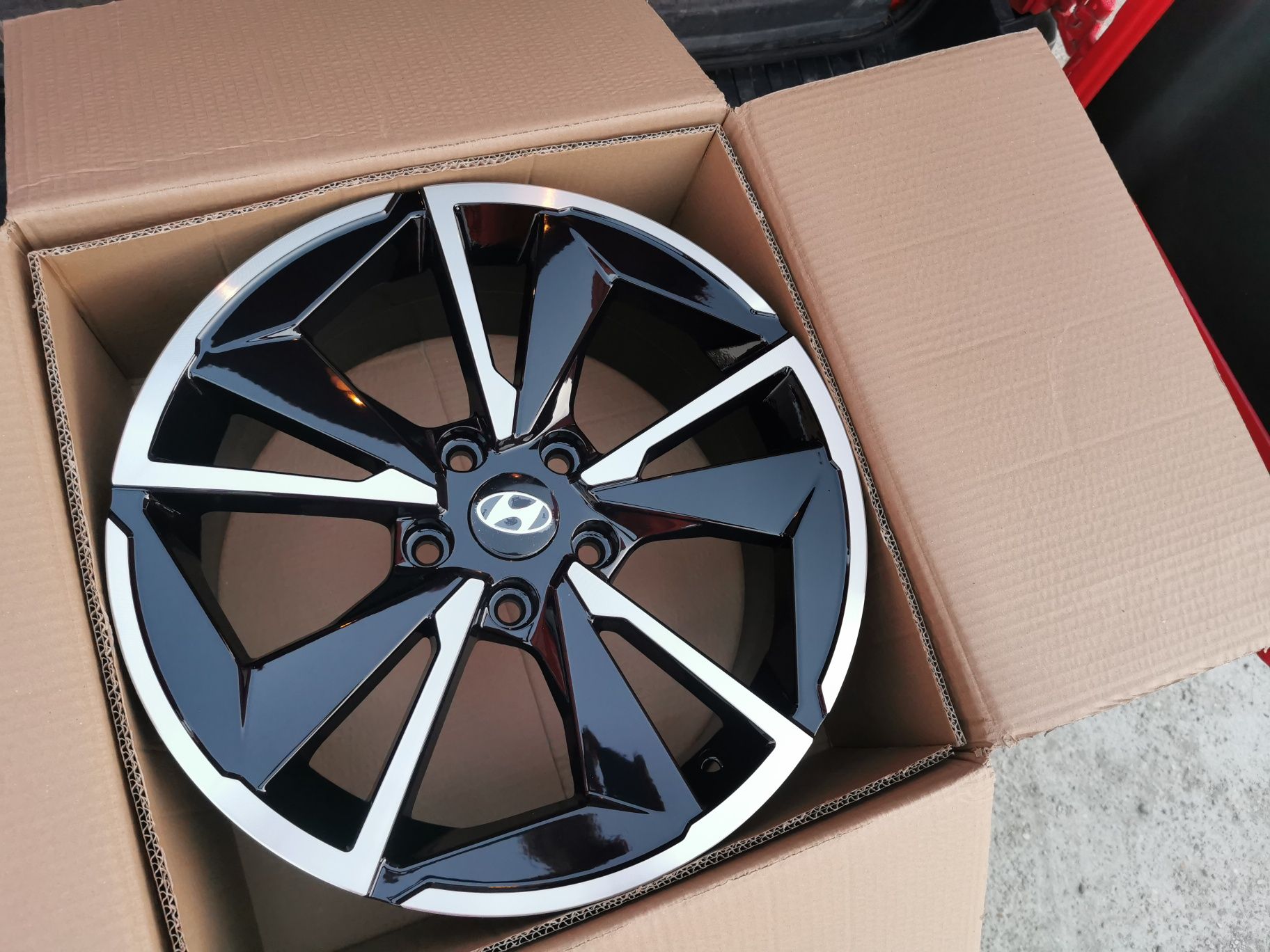 Vand jante de aliaj pentru Hyundai pe 17 marca rc wheels model 351