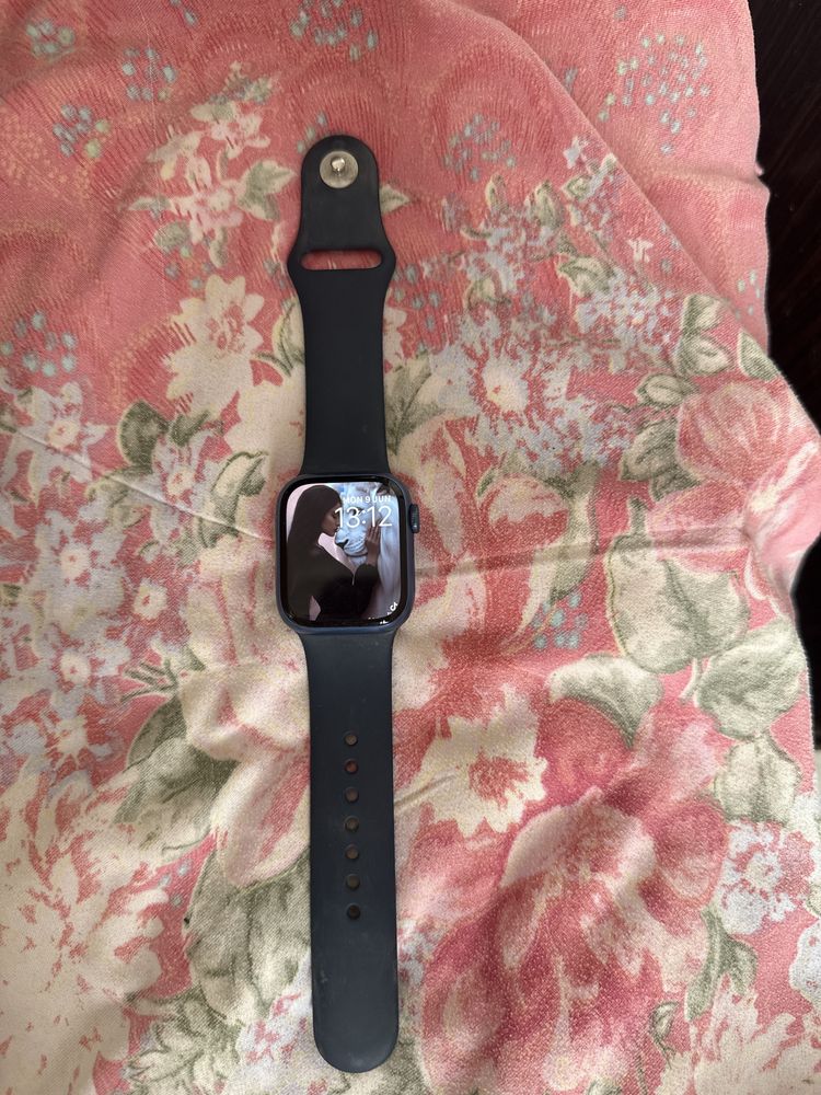 Продаю Apple Watch Series 7 (41 мм, GPS)