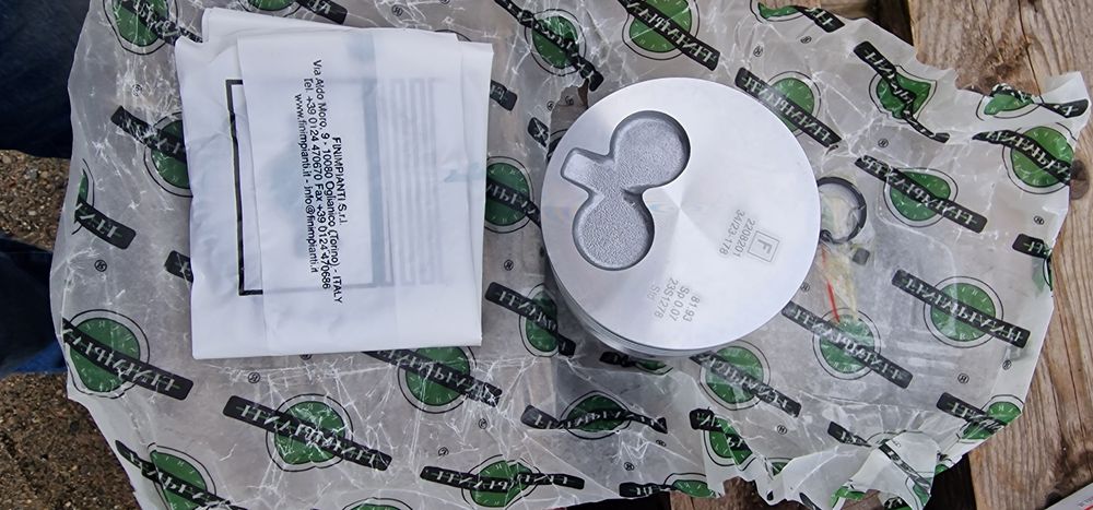 Piston echipat cu Segmenti fiat 312 315 diametru 82 mm pe original imp