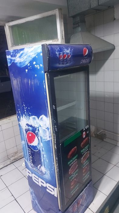 Витрин холодильник