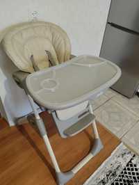 Стол для кормления малыша в хорошем состоянии от фирмы  joıe