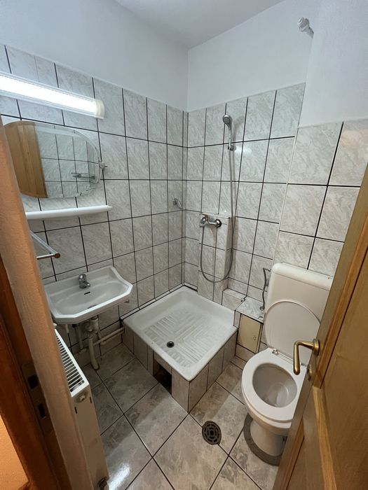 Apartament spațios de 4 camere de închiriat