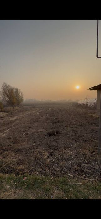 Arzonga uy yer sotiladi