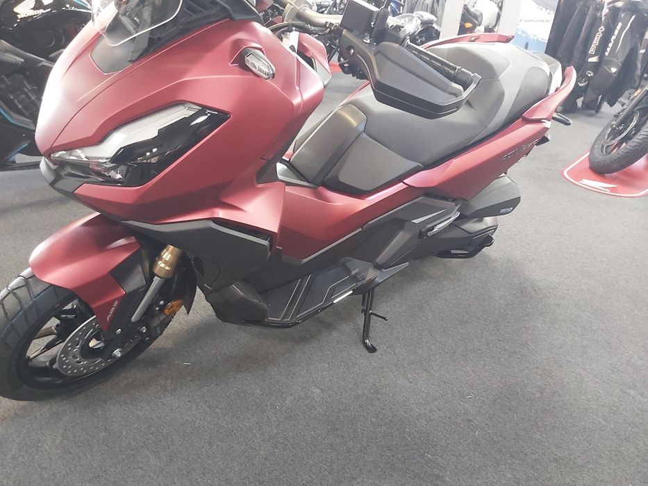 Vând Honda ADV 350