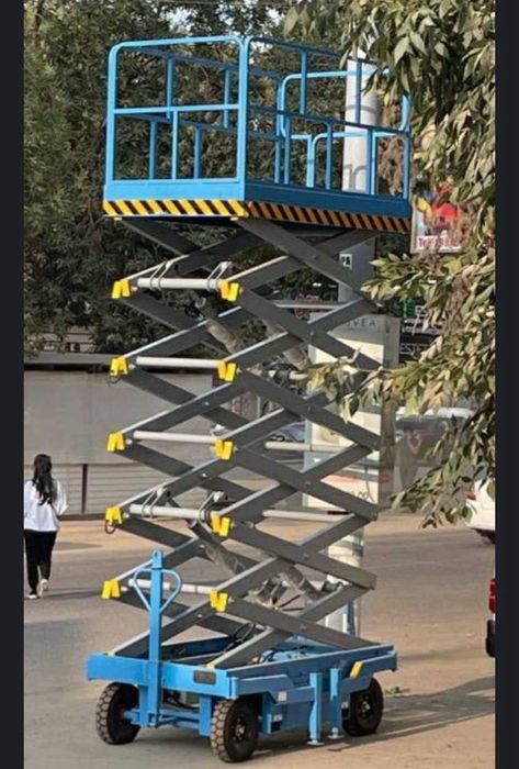 передвижной ножничный подъемник
