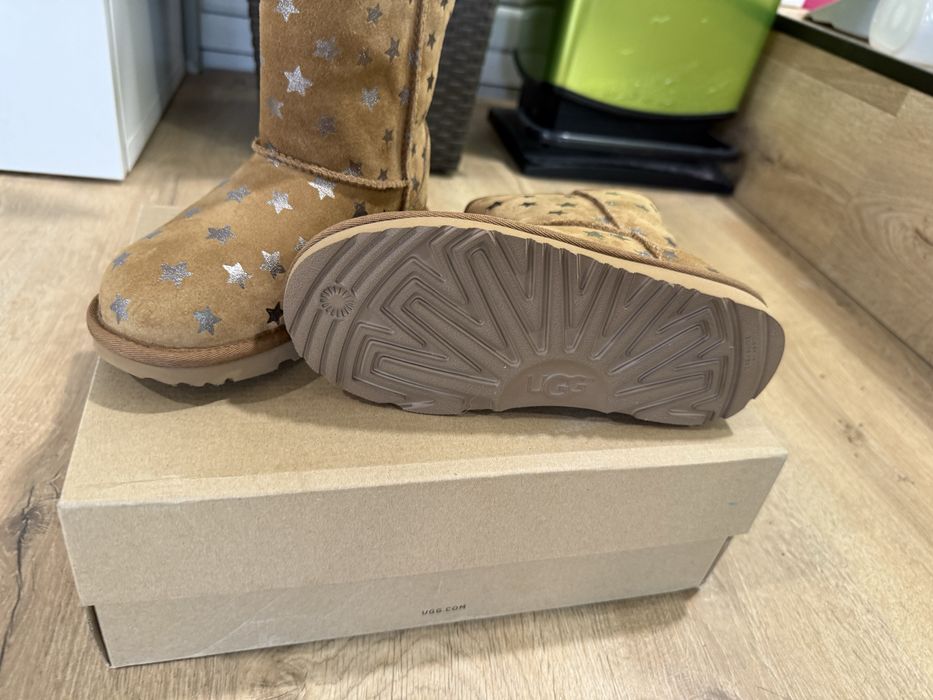 уникални ботуши UGG,номер 33,5,нови