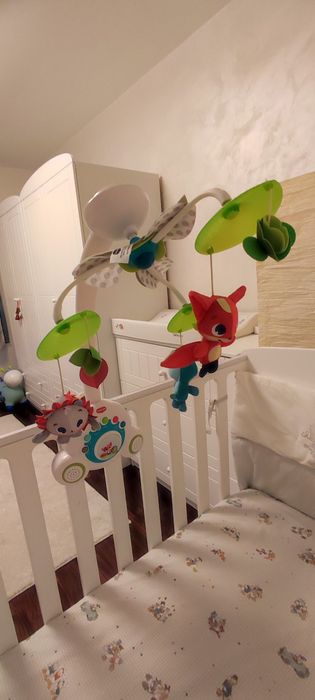 Музикална въртележка Tiny Love с 3 играчки и 18 мелодии