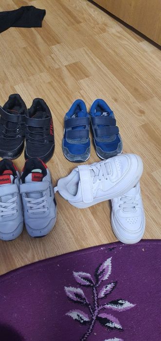 Vînd lot adidași copii
