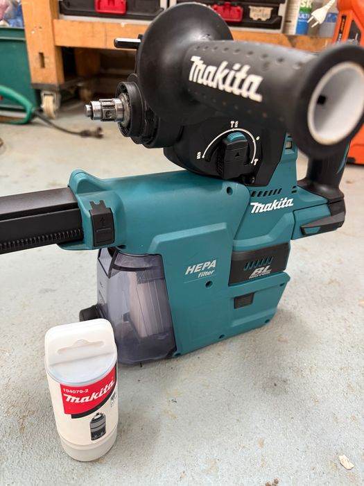 Makita DHR243 ciocan rotopercutor  cu acumulator 18 V+ aspirator