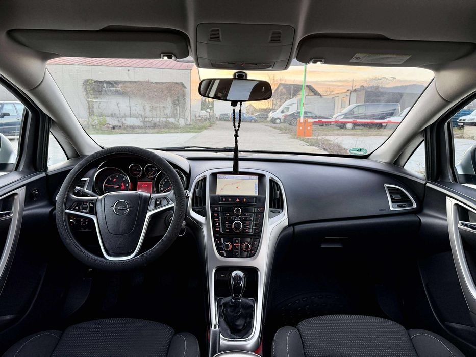 Opel Astra J 2012