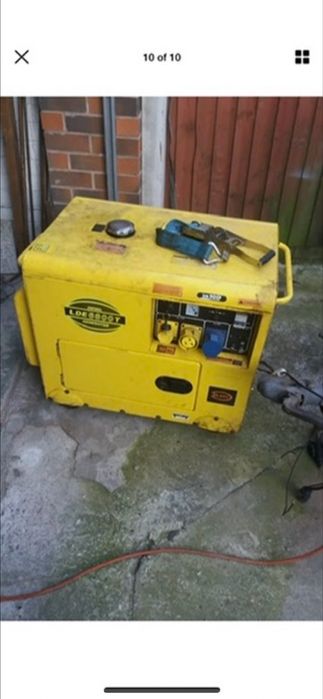 Generator trifazic