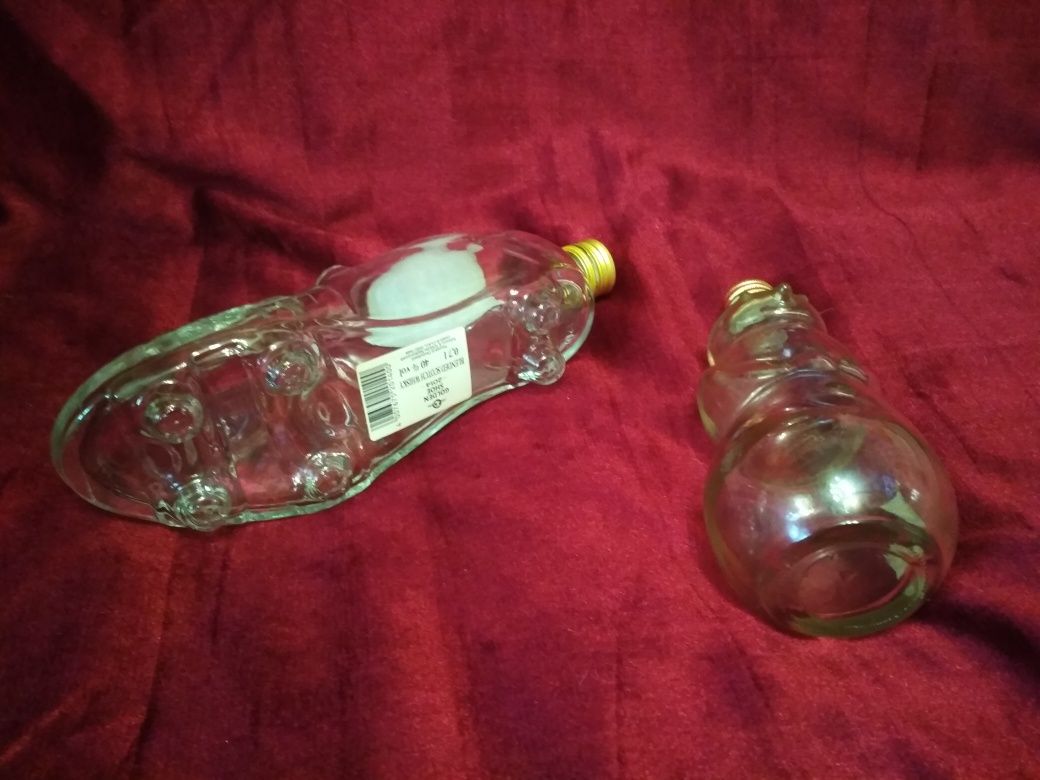 Бутылки "золотая бутца" и снеговик.