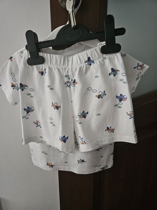 Costum pantaloni scurți cu tricou