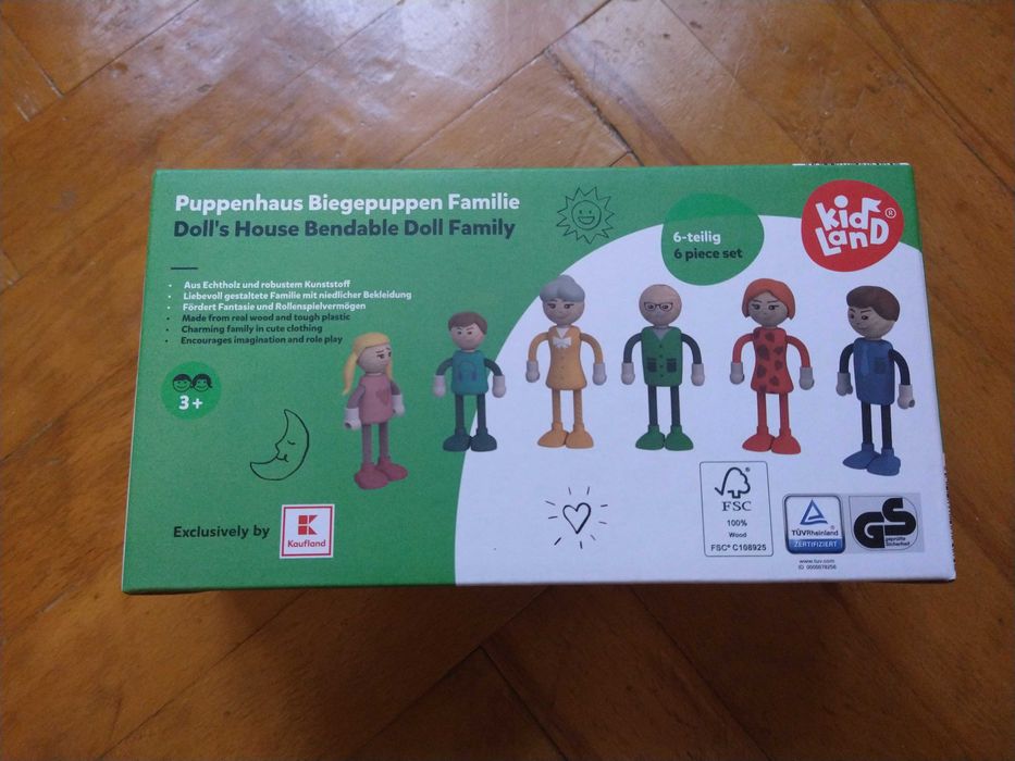 Set familie de papusi flexibile. Nou, sigilat.