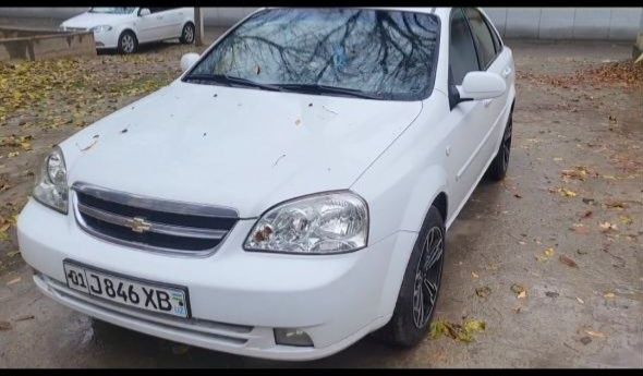 Lasetti 2009 srochno sotiladi, gazi bor