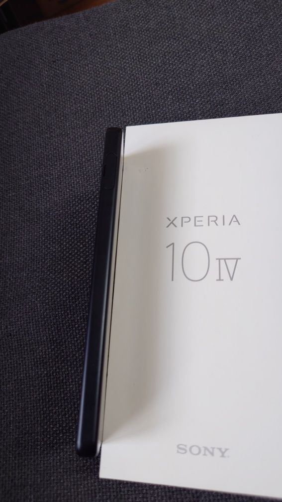 Sony Xperia 10 lV,-128GB, 6GB RAM, + оригинален  калъф