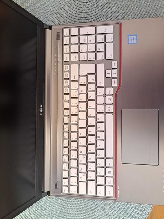 Leptop fujitsu lifebook 15.6"!!