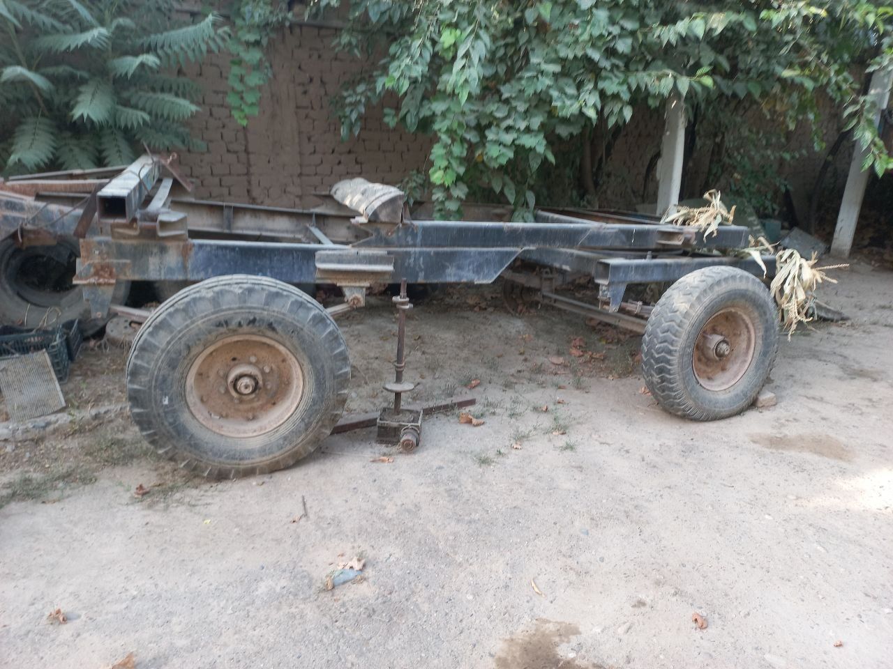 Traktor T-28 сотилади