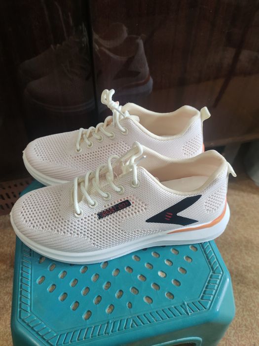 Продаю новые кроссовки