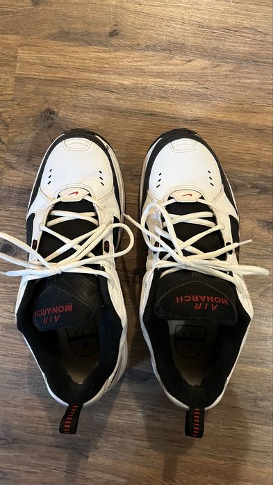 Nike air monarch