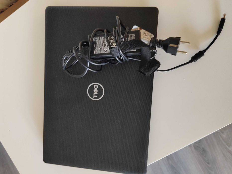 Laptop Dell i5-8265U CPU, 8 GB RAM 240 GB SSD, Win 11 Pro