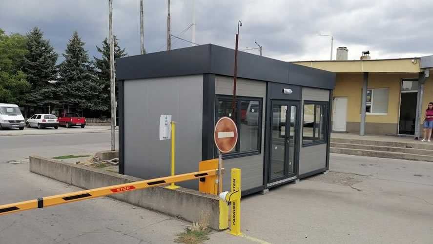 Casa, garaje auto pe structura metalica si panou sandwich termoizolant