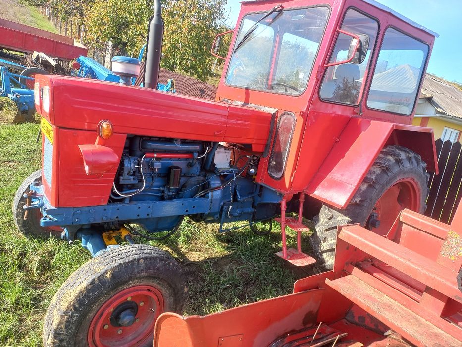 Vând tractor  u 650