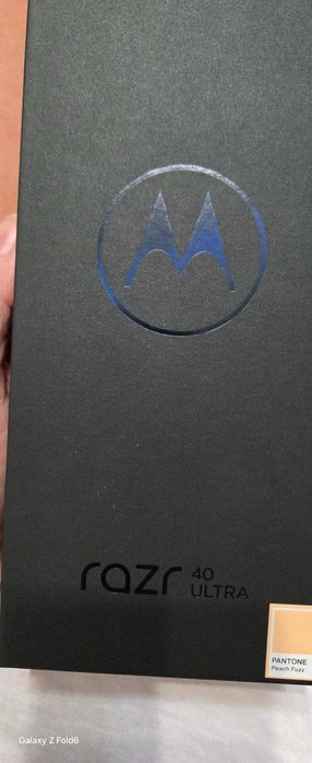 Motorola Razr 40 Ultra - в гаранция, с перфектен дизайн