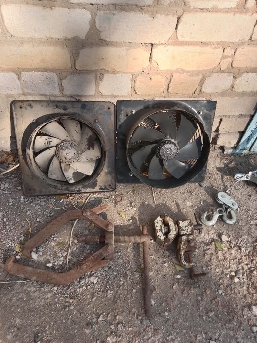 продам вентиляторы вытяжные встраемые в стену мощные.