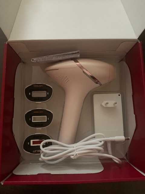 Epilator IPL PHILIPS Lumea Seria 9900 4 accesorii