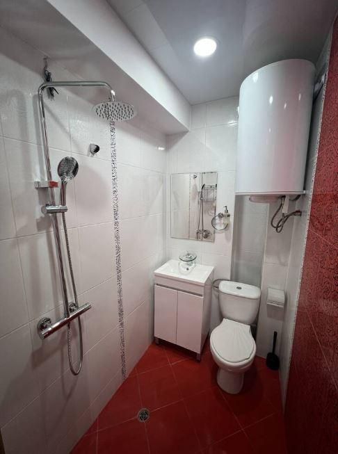 Дава се под наем Двустаен апартамент в Варна, Цветен квартал - 60 кв.м за 475 € - Снимка #6