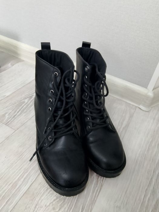 Продам демисезон ботинку