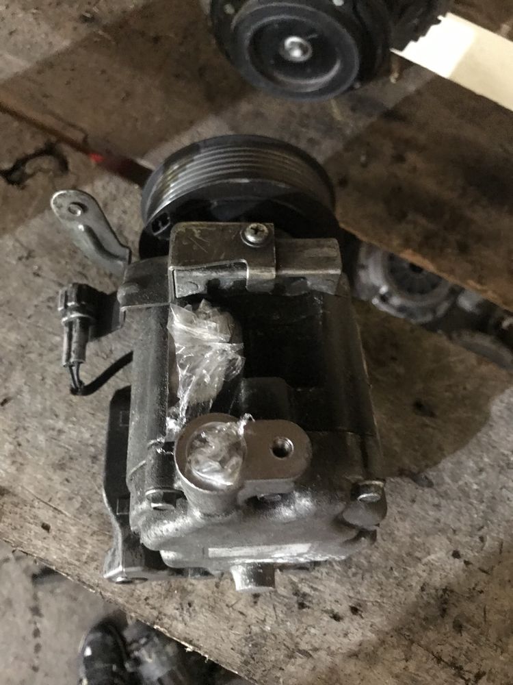 Компресор климатик субару 2.0Д subaru 2.0D