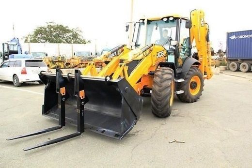 Аренда экскаватора погрузчика JCB 3cx с вилками