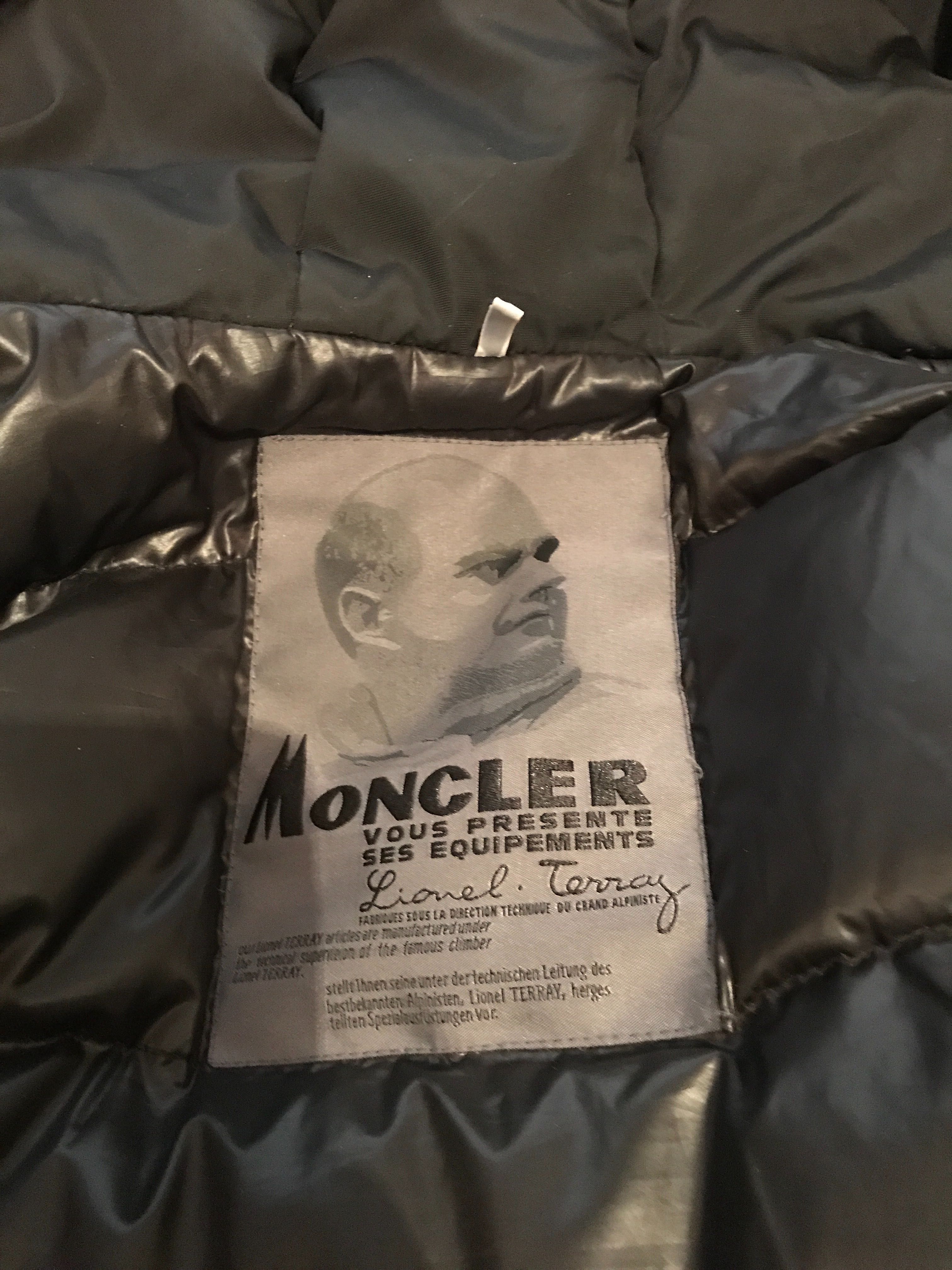 Vând geacă moncler