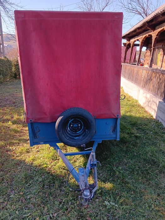 Vând remorca în stare bună  cauciucuri bune  preț 3500 lei