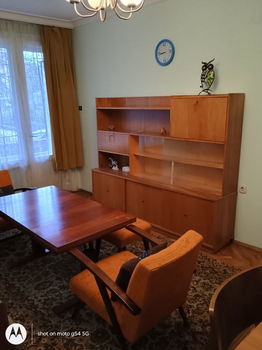 Под наем 3 стаен, София, кв. Изток, 100 кв.м. обзаведен, партер