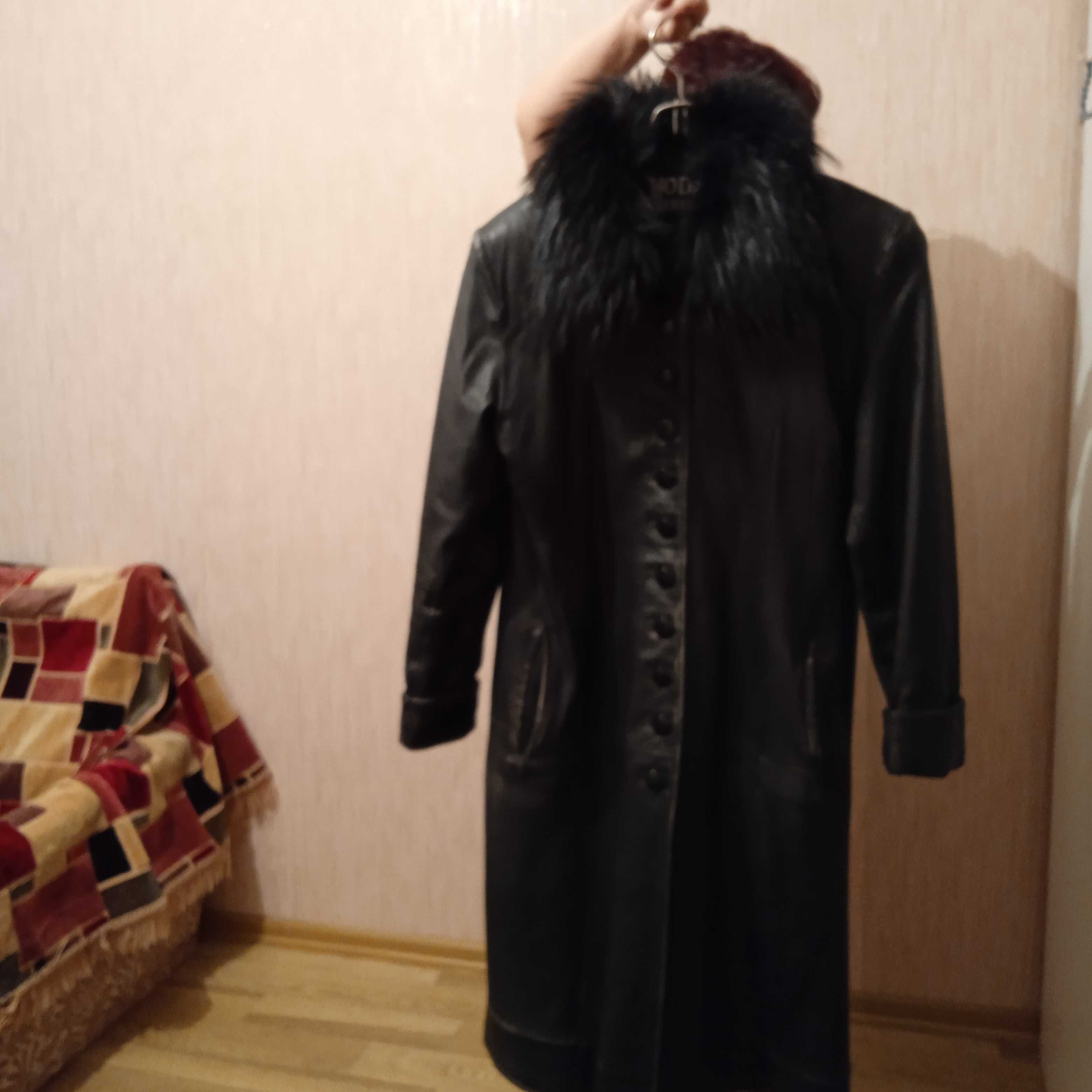 Продам 2 пальто размеры 44-48 в хорошем состоянии цена