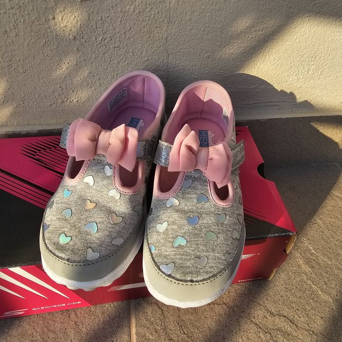 Papuci Skechers mărimea 27