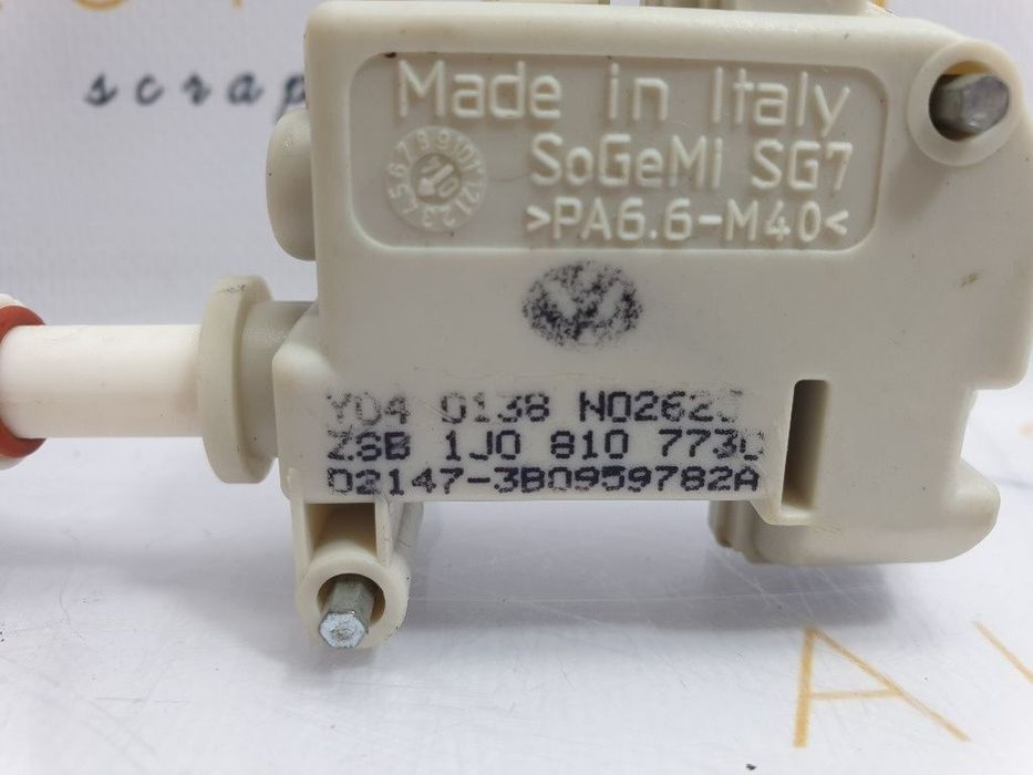 Actuator deschidere usita rezervor VOLKSWAGEN GOLF IV Variant 1J5 1999 - 2006 1.9 TDI ATD, AXR 1J0810773A