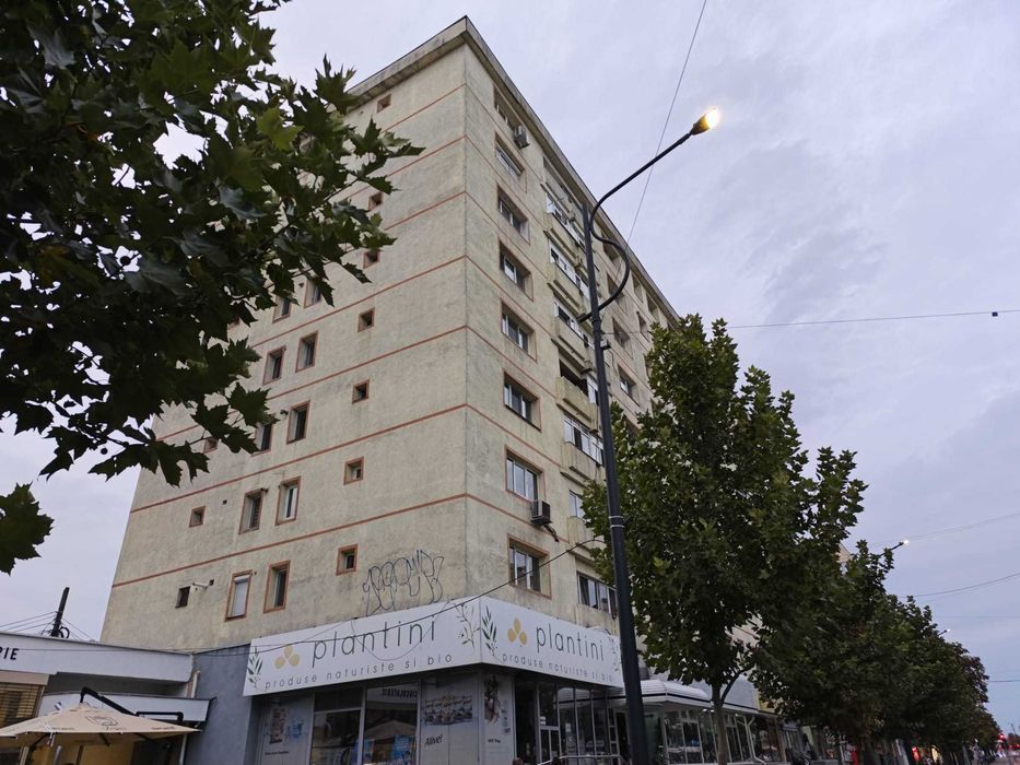 Focsani  Bulevardul Unirii 2 decomandate 68000 euro