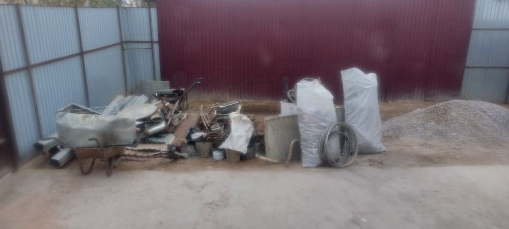 Металл бар алатын адам болса