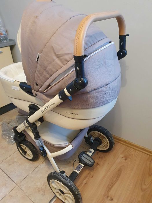 продавам бебешка количка