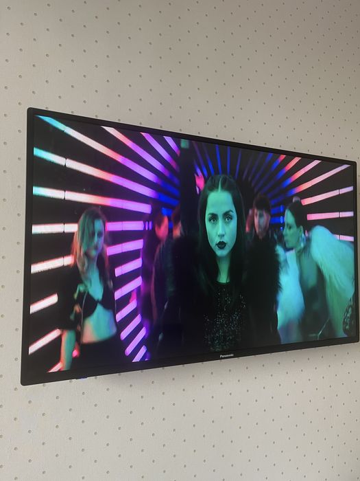 Телевизор PANASONIC 43 дюйма