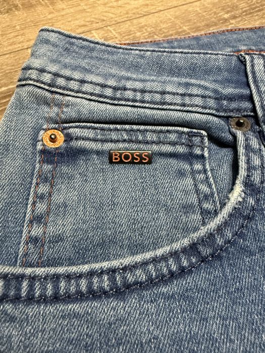 Blugi slim fit Boss, marimea M, model nou