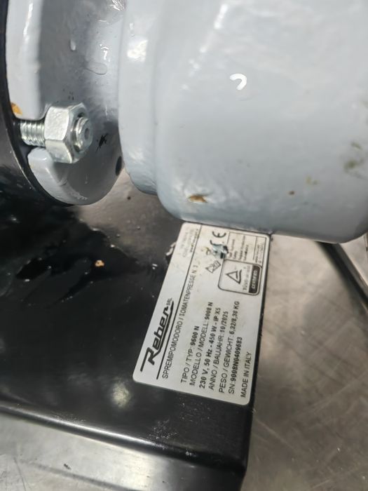 Винтова машина за домати