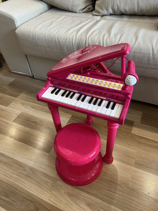 Музикално пиано като ново