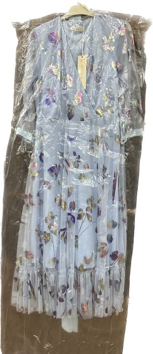 Платье с поясом.