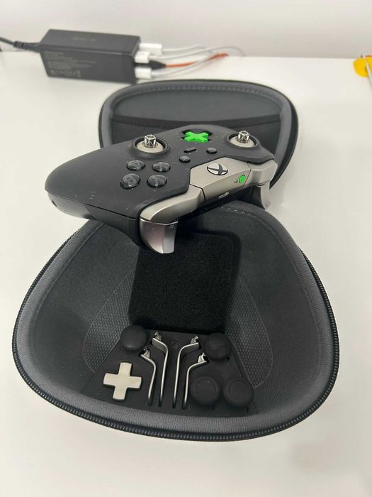 Consola Microsoft Xbox One 500GB, Negru + 3 controllere (2 + 1 Elite)