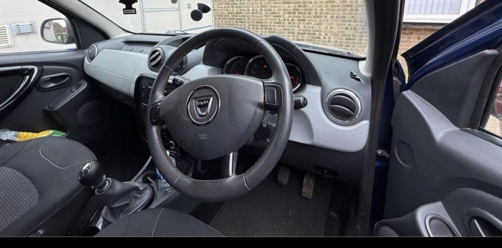 Dacia Duster 4x4 dCI volan pe dreapta